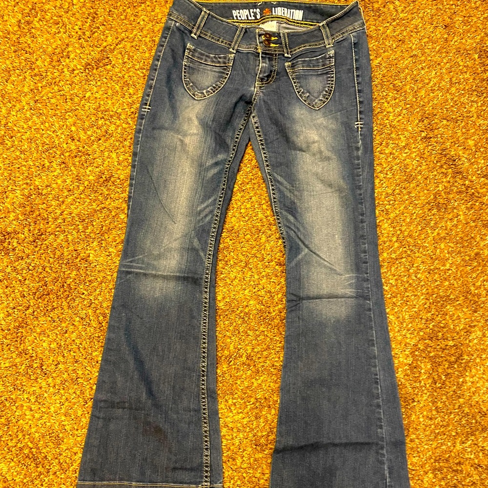 Cute pocket flare jeans. Very comfortable
